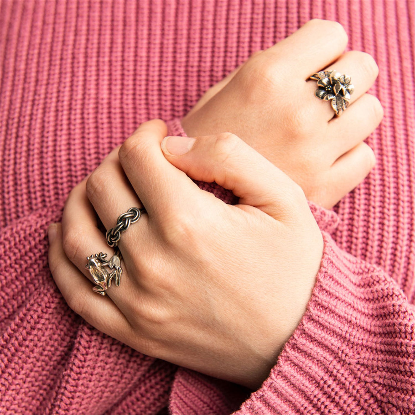 Zlatý pevný náramek s labradoritem